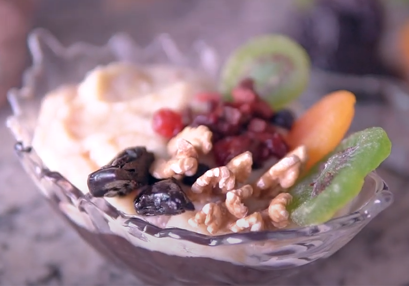 taça de nozes com frutas cristalizadas
